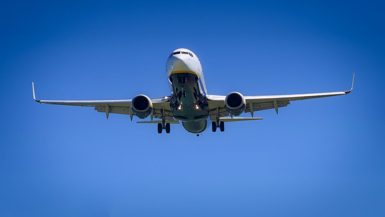Panasonic Lumix DMC-GX8 sample photo. Aircraft, approach, landing photography