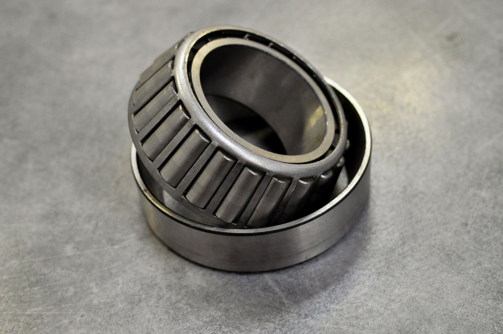 Nikon D5000 sample photo. Tapered roller bearing, bearings photography