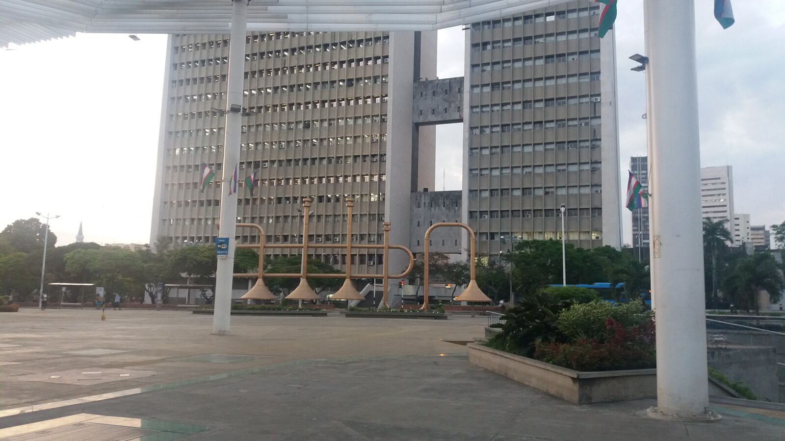 Samsung Galaxy J5 sample photo. Monument, cali, colombia photography