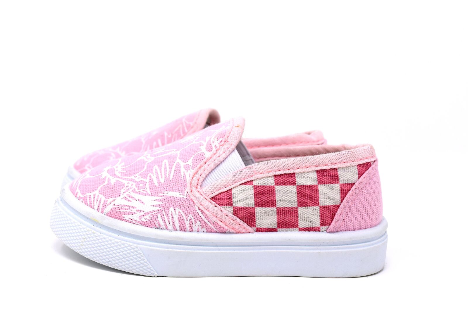 Nikon D7200 sample photo. Children's shoes, fabric, small photography