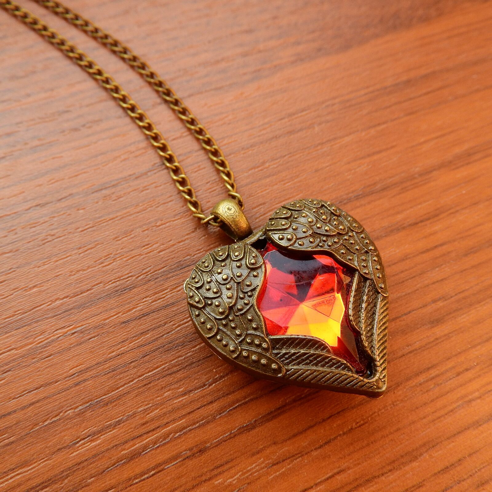 Nikon Coolpix P610 sample photo. Necklace with winged heart photography
