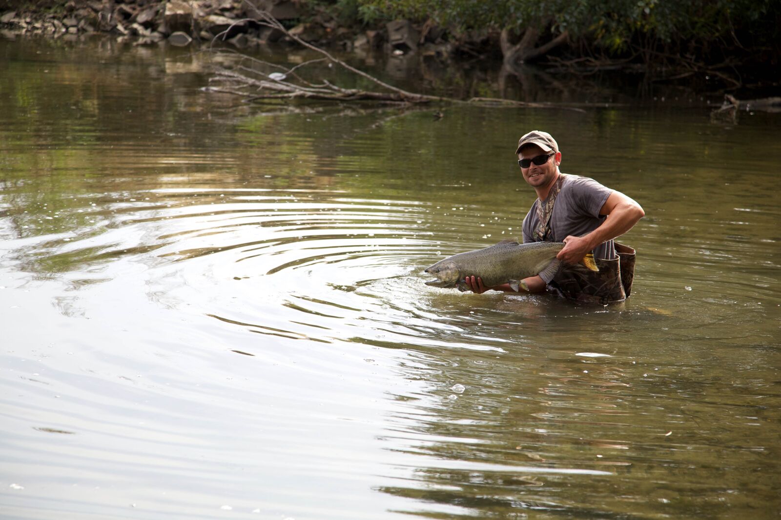 Canon EOS 5D Mark II sample photo. Fisherman, angler, holds, fall photography