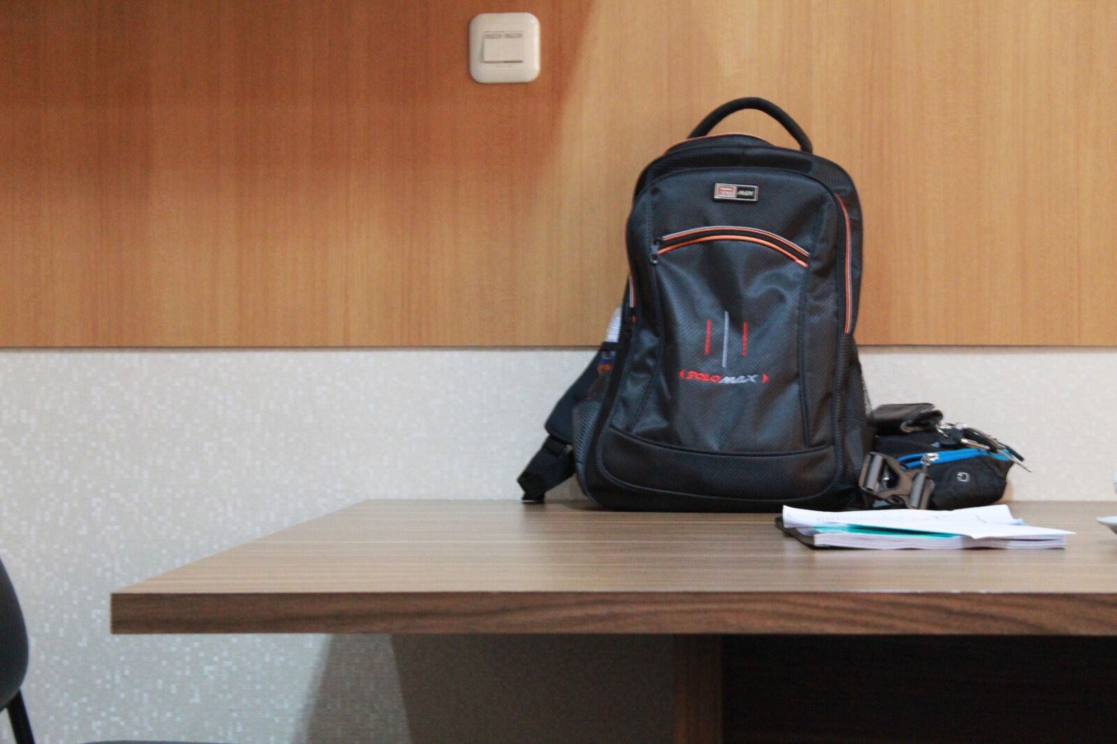 Canon EOS 4000D (EOS Rebel T100 / EOS 3000D) sample photo. Bag, office, table photography