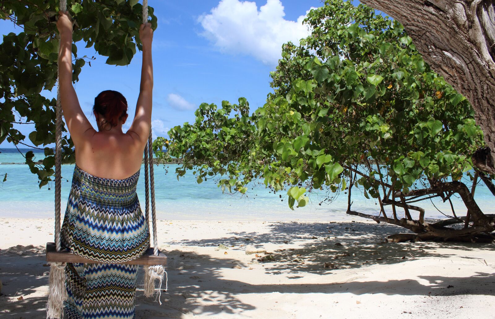 Canon EOS 1200D (EOS Rebel T5 / EOS Kiss X70 / EOS Hi) sample photo. Maldives, woman on swing photography
