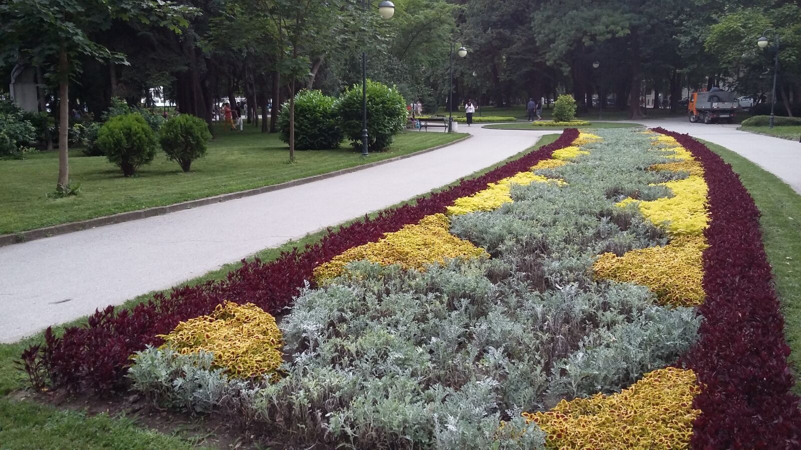 Samsung Galaxy A3 sample photo. Park, flowers, grass photography