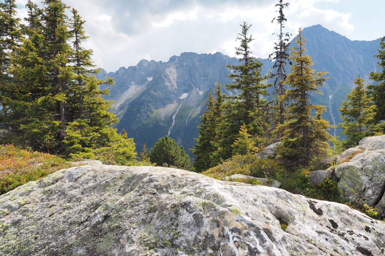 Olympus OM-D E-M1 + Olympus M.Zuiko Digital ED 12-40mm F2.8 Pro sample photo. Mountains, austria, zillertal photography