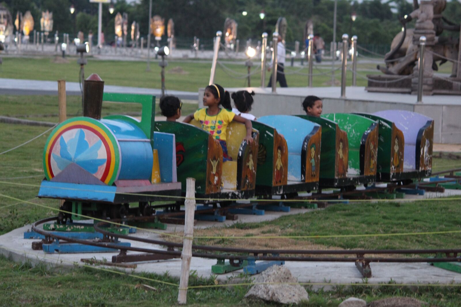 Canon EOS 700D (EOS Rebel T5i / EOS Kiss X7i) sample photo. Children, park, kolkata photography