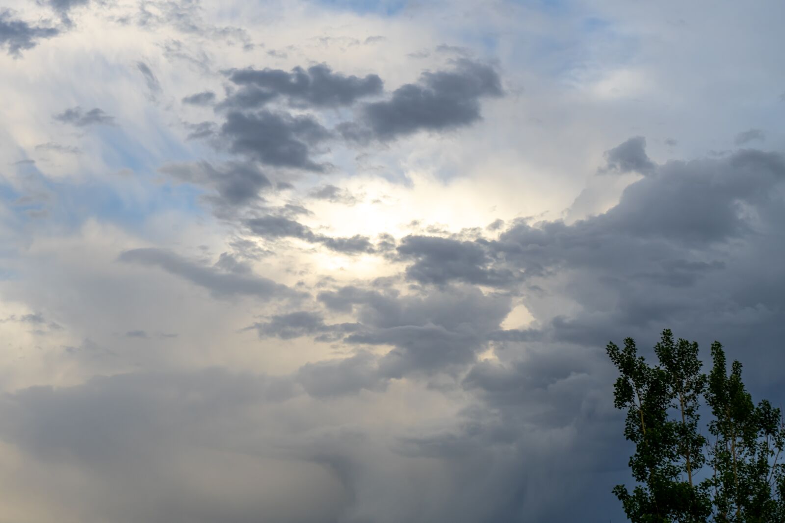 Sony a7 II + Sony FE 28-70mm F3.5-5.6 OSS sample photo. Clouds, weather, storm photography