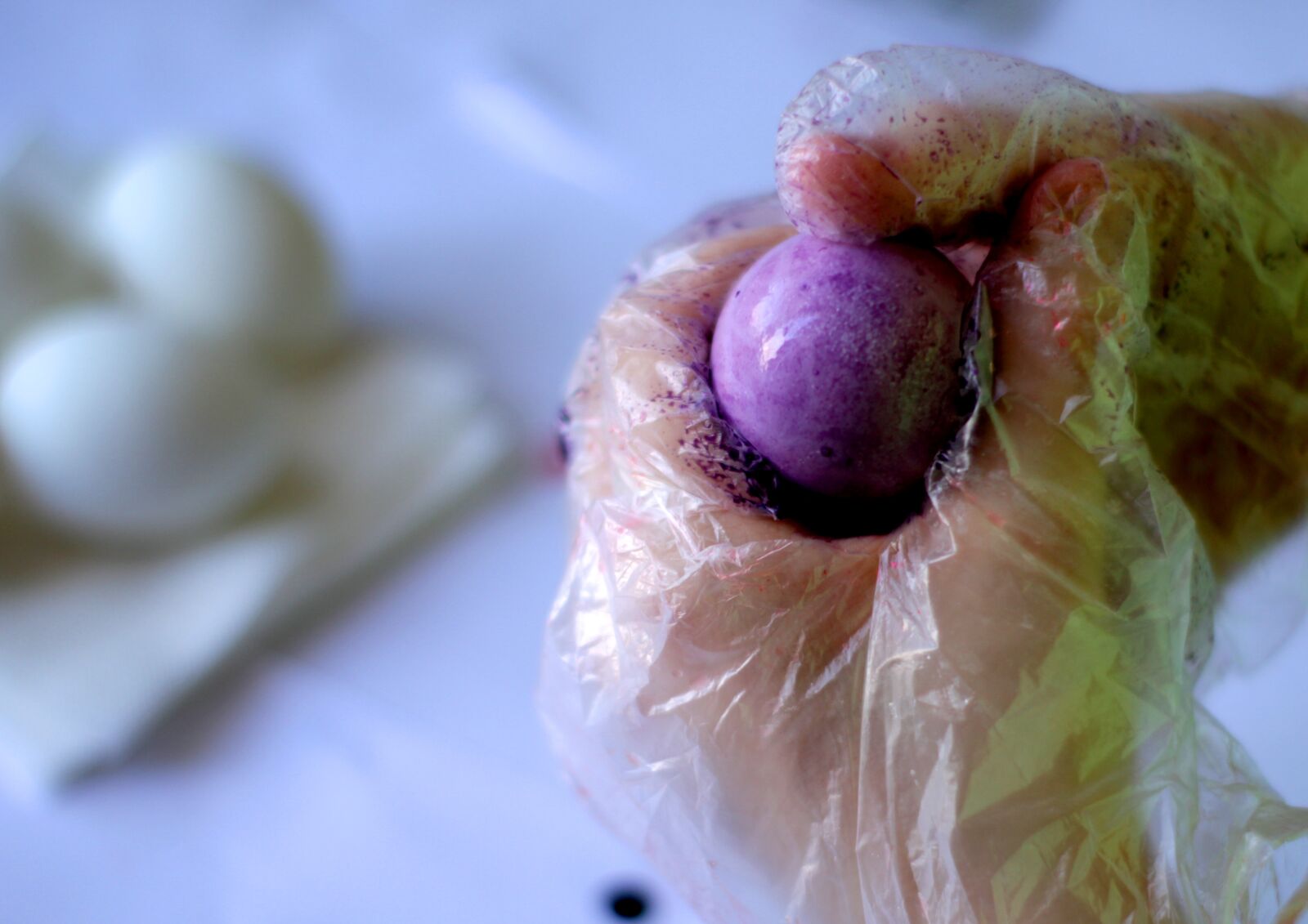 Canon EOS 1200D (EOS Rebel T5 / EOS Kiss X70 / EOS Hi) sample photo. Odd job, easter, egg photography