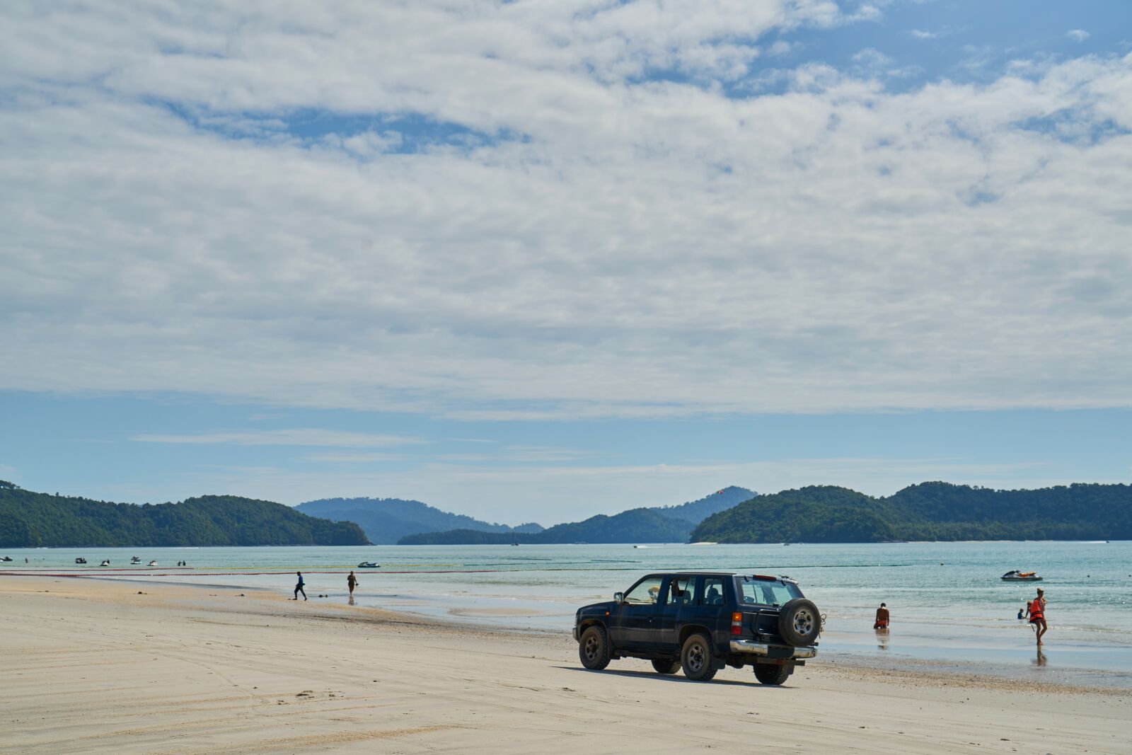 Sony a7R II sample photo. Beach, car, landscape photography