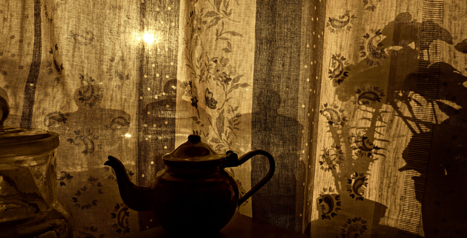 Sony Cyber-shot DSC-RX100 sample photo. Curtain, objects, silhouette, sunlight photography