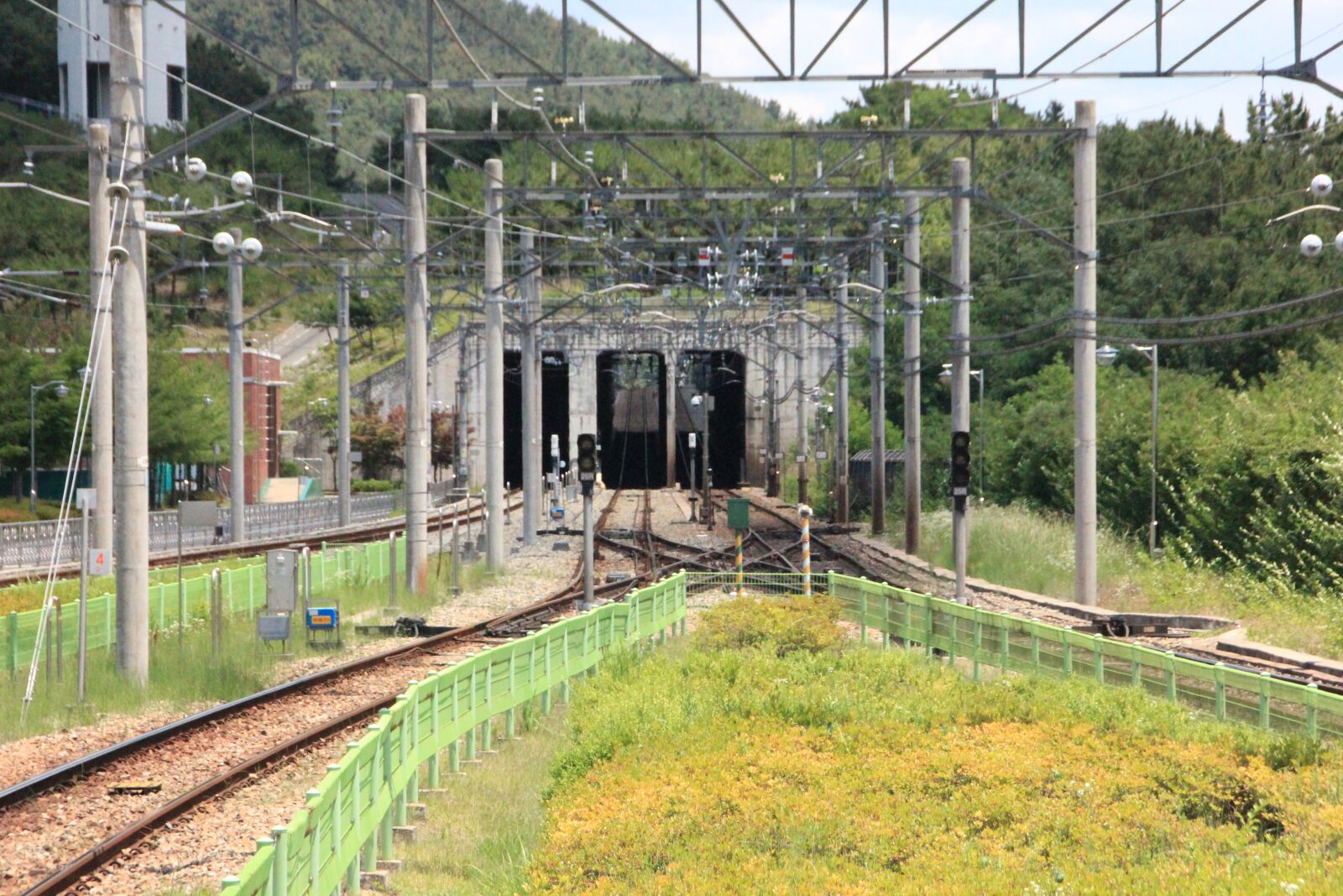 Canon EOS 600D (Rebel EOS T3i / EOS Kiss X5) sample photo. Korea, railway, line photography