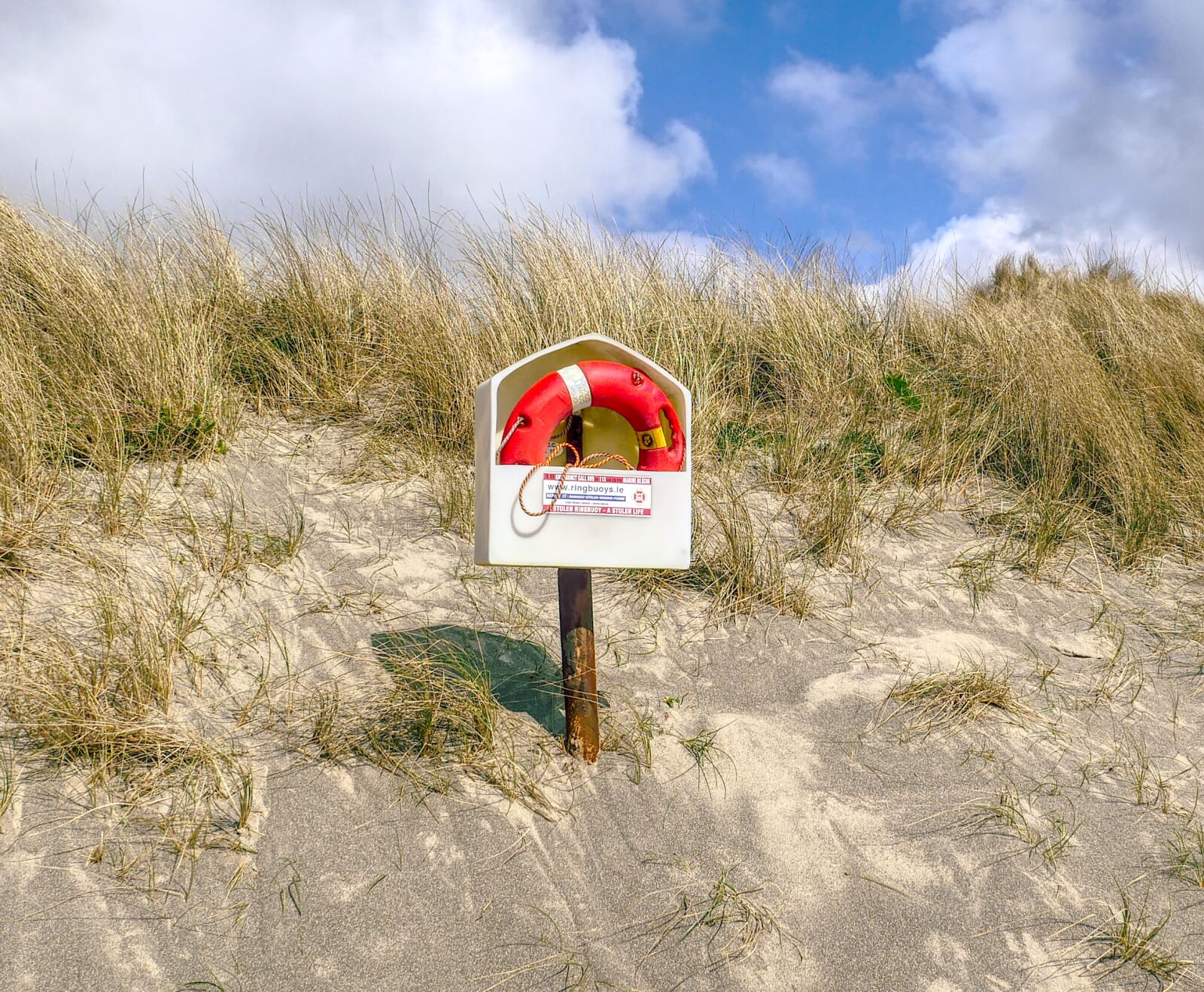 Panasonic Lumix G Vario 12-60mm F3.5-5.6 ASPH Power OIS sample photo. Lifebuoy, life ring, beach photography