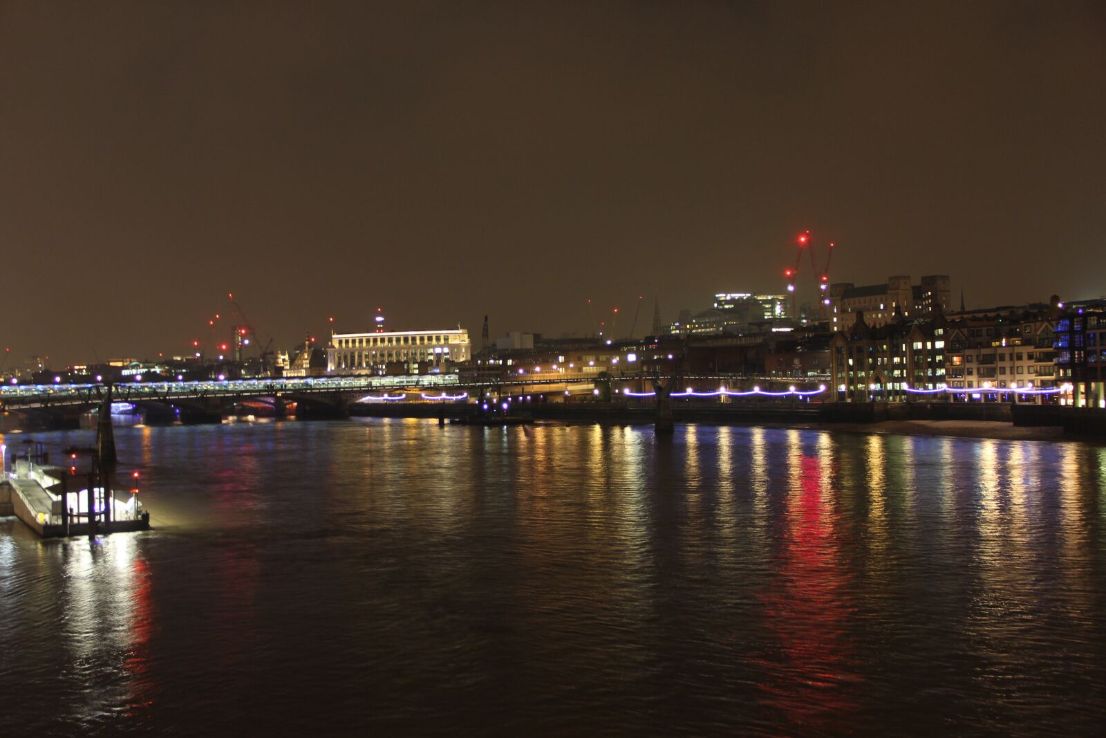 Canon EF-S 18-135mm F3.5-5.6 IS sample photo. Thames, reflection, river photography