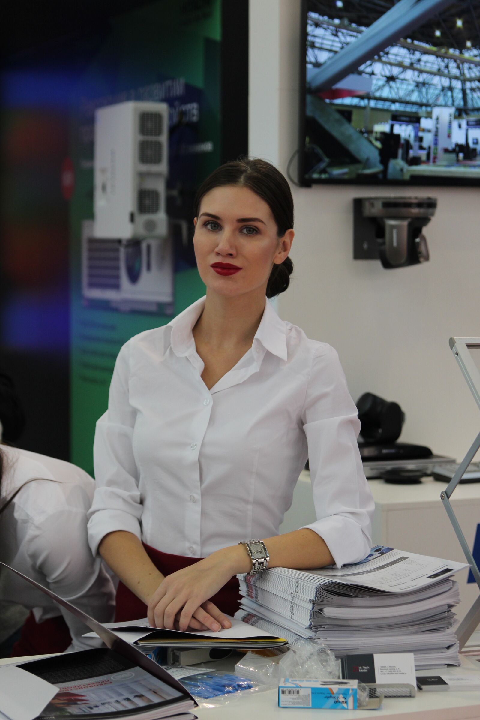 Canon EOS 600D (Rebel EOS T3i / EOS Kiss X5) sample photo. Exhibition, stand models, stendistki photography