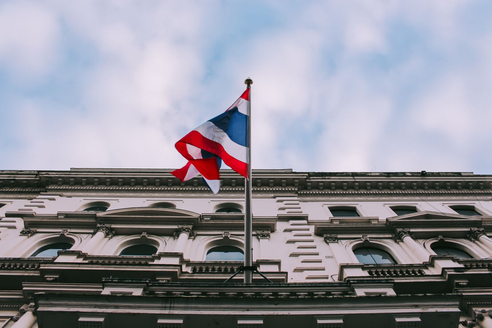 Canon EOS 700D (EOS Rebel T5i / EOS Kiss X7i) sample photo. Flag, thai, sky photography