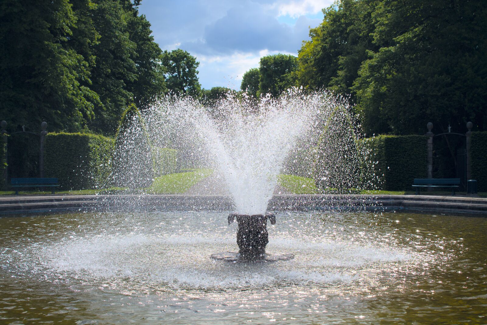 Canon EOS 1100D (EOS Rebel T3 / EOS Kiss X50) sample photo. Fountain, park, water photography