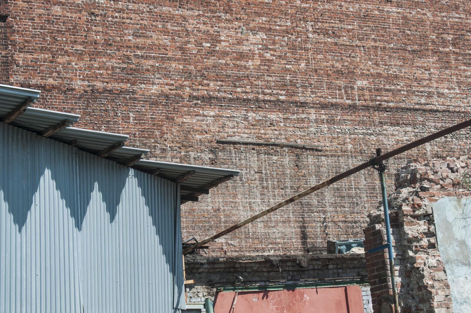 Nikon D300S sample photo. Building, wall, industrial zone photography