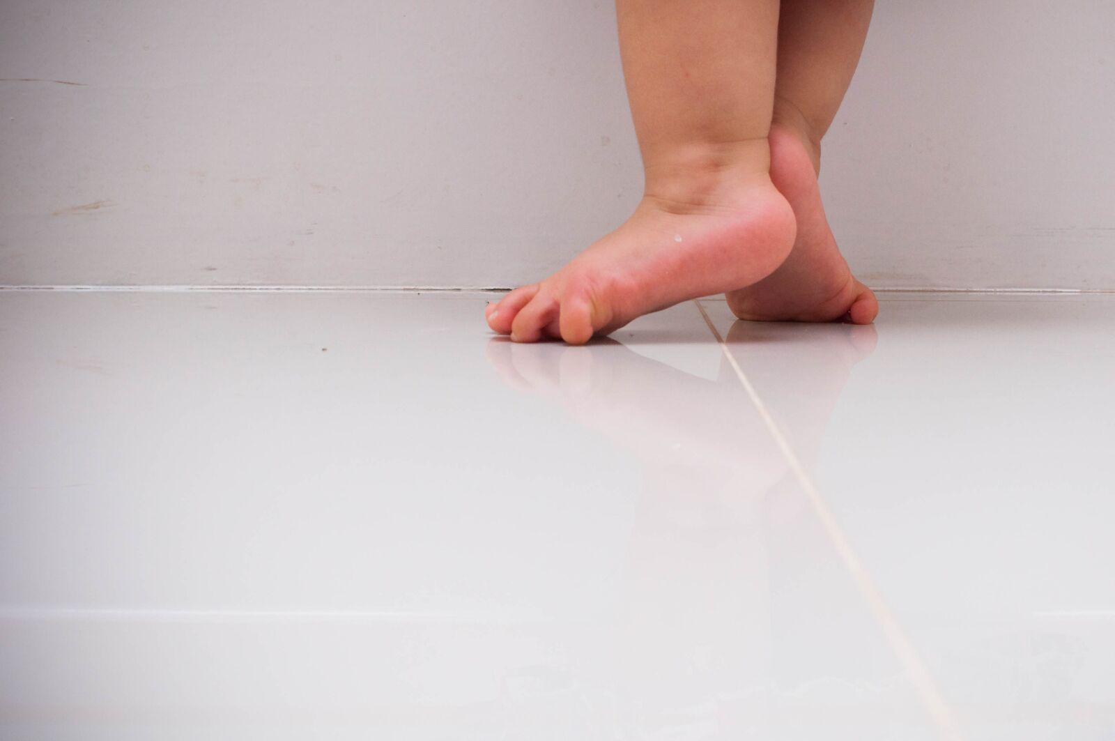 Nikon D90 sample photo. Feet, child, barefoot photography