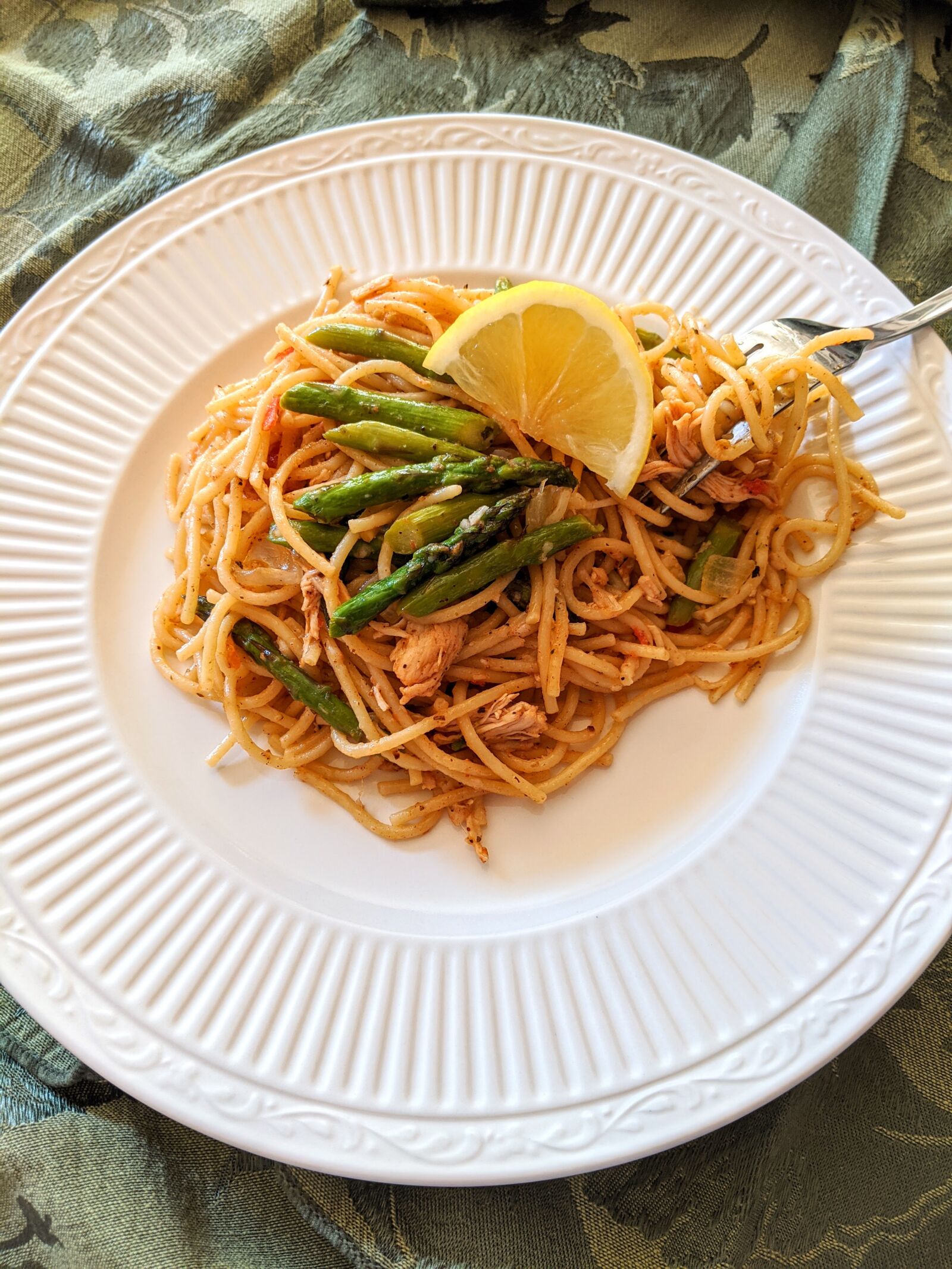 Google Pixel 3 XL sample photo. Spaghetti, pasta, asparagus photography