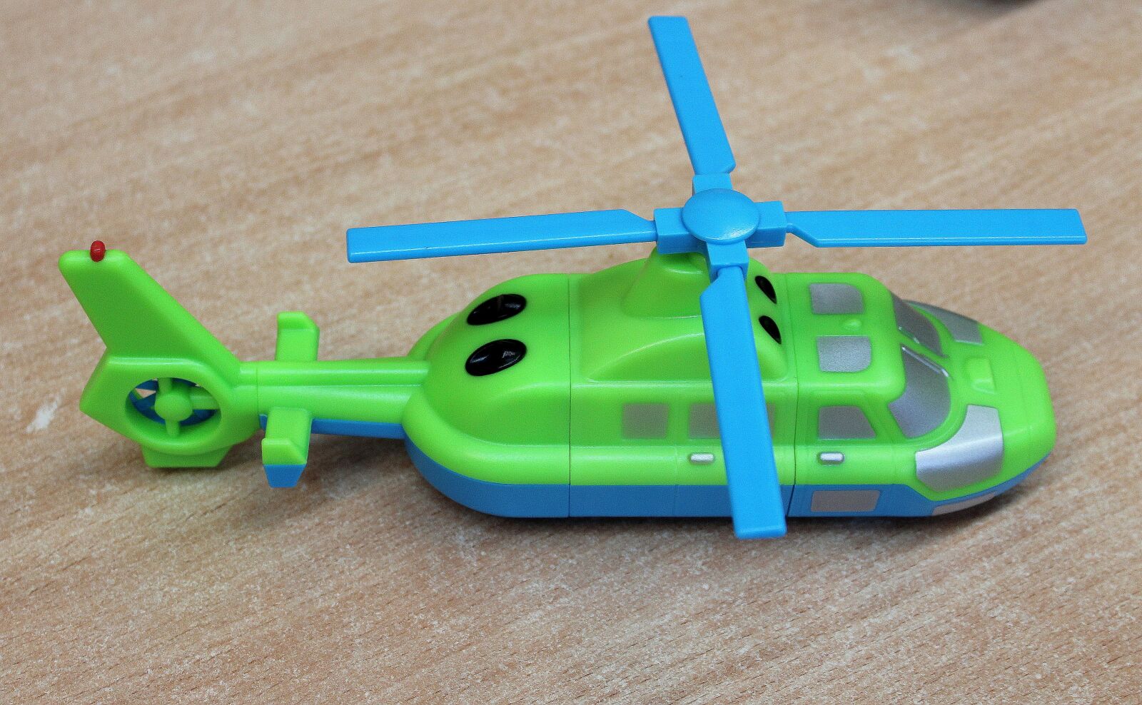 Canon EOS 1200D (EOS Rebel T5 / EOS Kiss X70 / EOS Hi) sample photo. Toy, helicopter, children photography