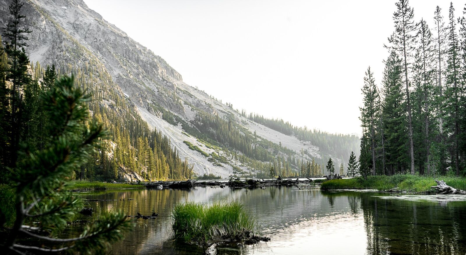 Sony a7 + Sony FE 28-70mm F3.5-5.6 OSS sample photo. Mountain, lake, green photography