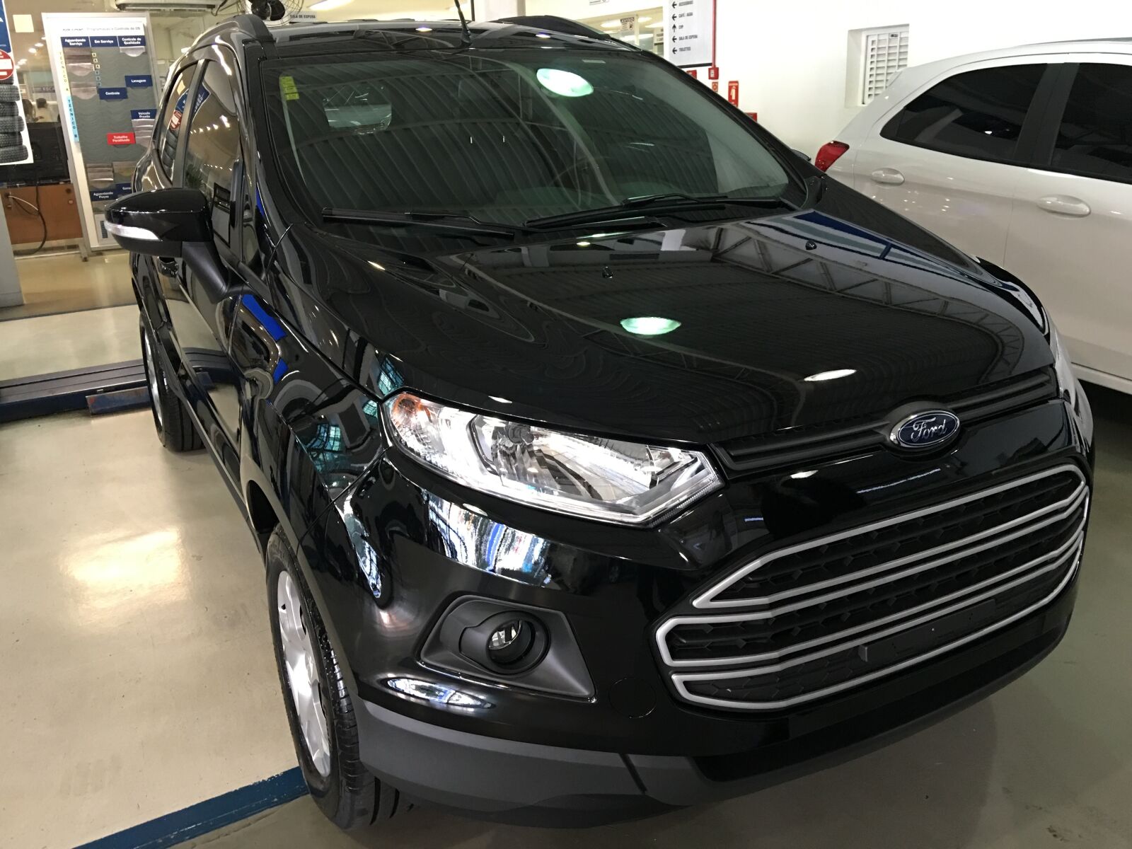 Apple iPhone 6s Plus sample photo. Car, ford, ecosport photography