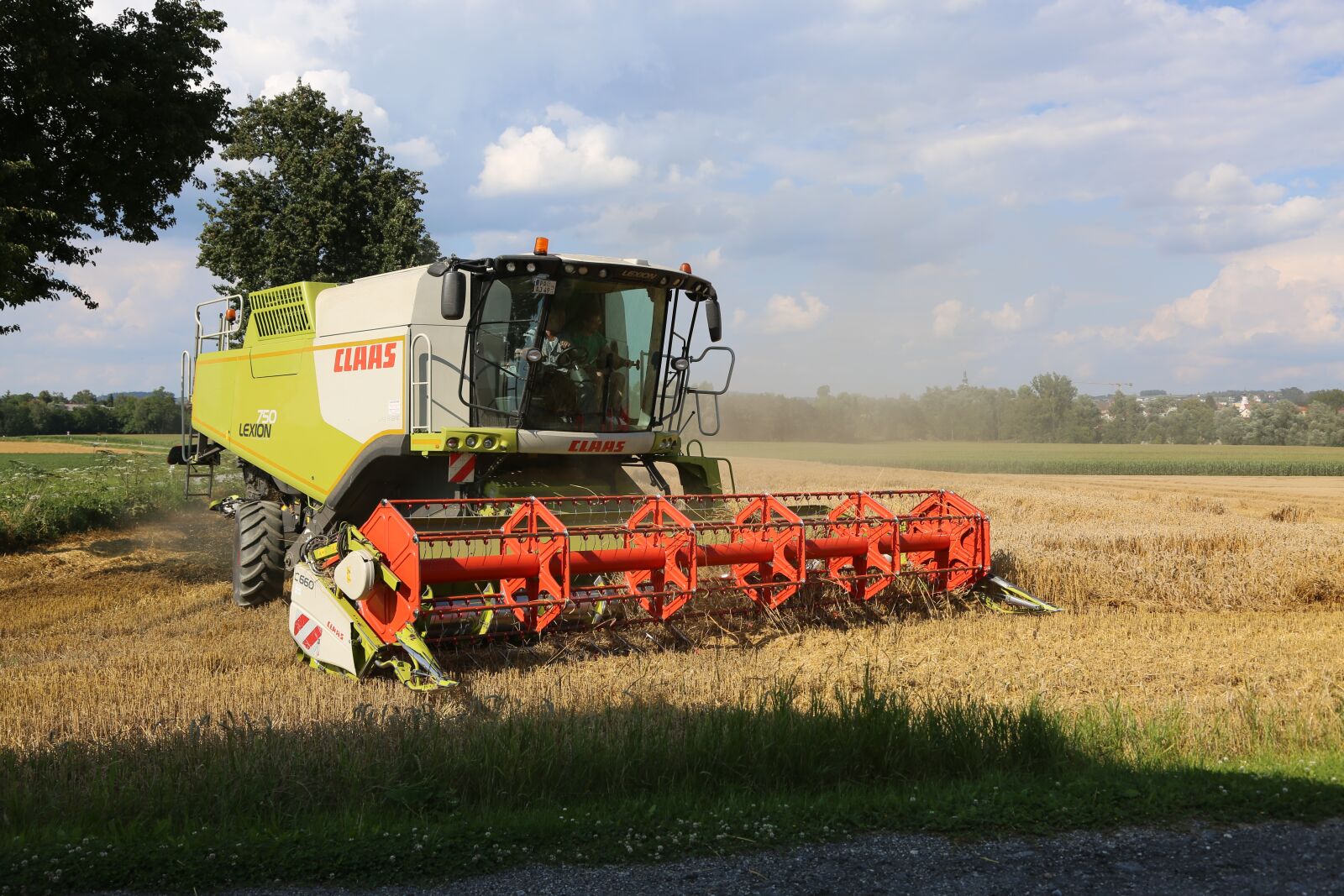 Canon EF 24-105mm F4L IS USM sample photo. Harvest, combine harvester, agriculture photography