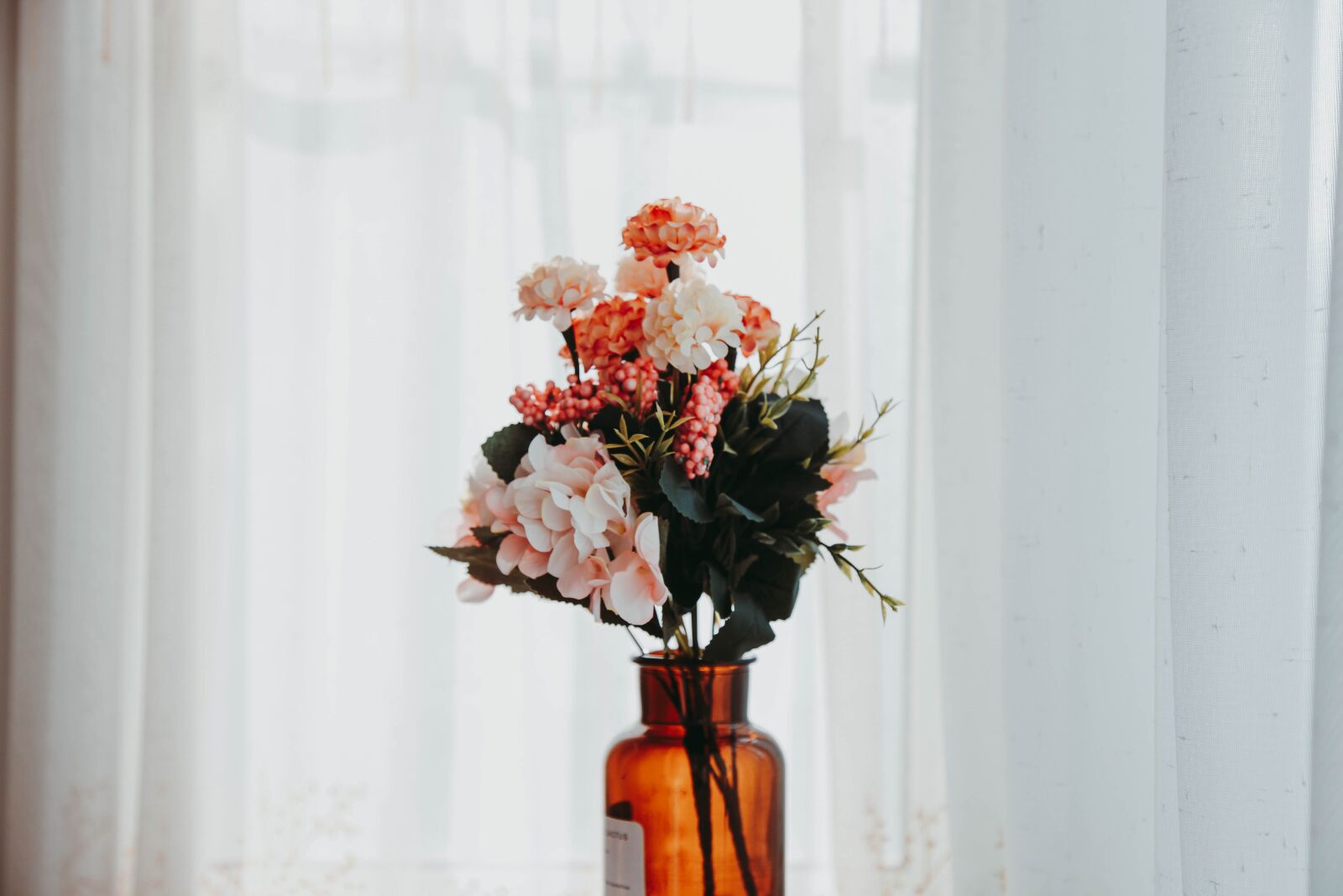 Canon EOS 5D Mark II + Canon EF 24-105mm F4L IS USM sample photo. Flowers, household, vase photography