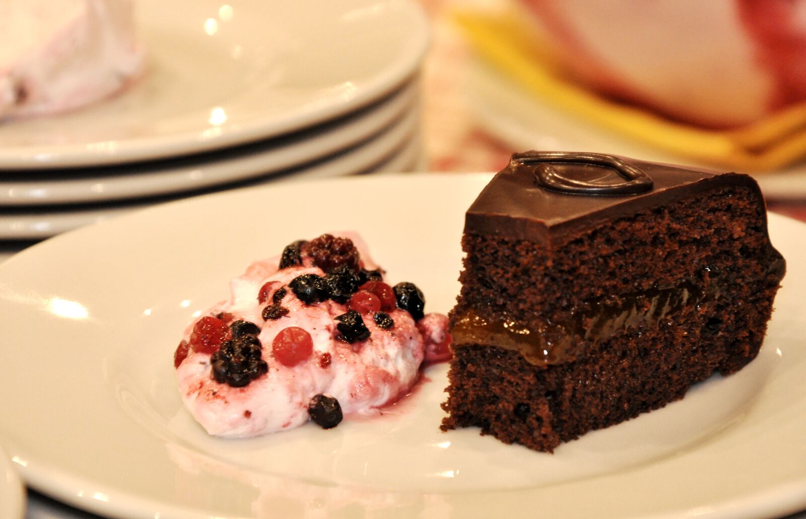 Nikon D90 sample photo. Sacher, cake, sweet photography