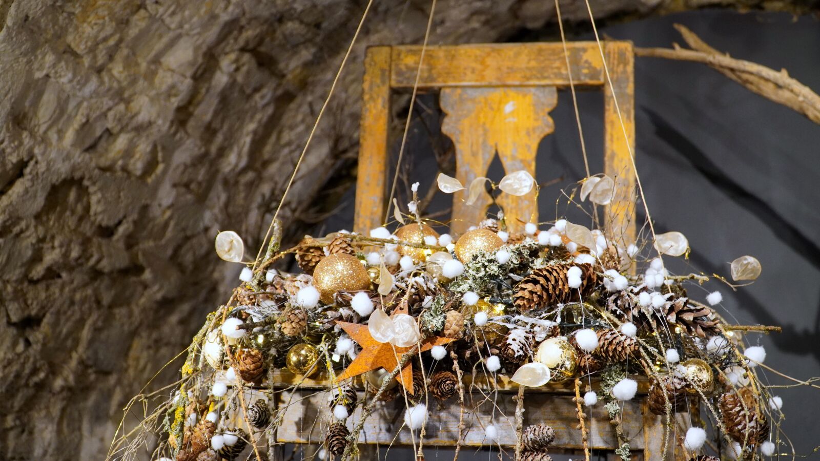 Sony E PZ 18-105mm F4 G OSS sample photo. Advent, christmas jewelry, christmas photography