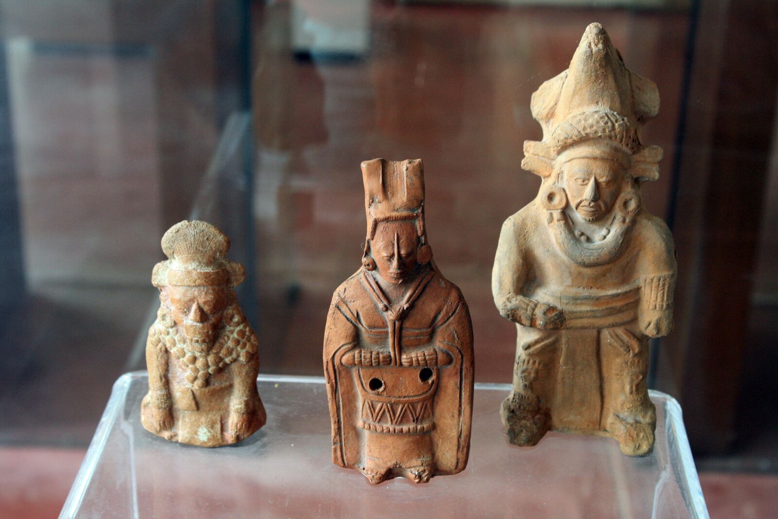 Canon EOS 1000D (EOS Digital Rebel XS / EOS Kiss F) sample photo. Maya art, statuettes maya photography