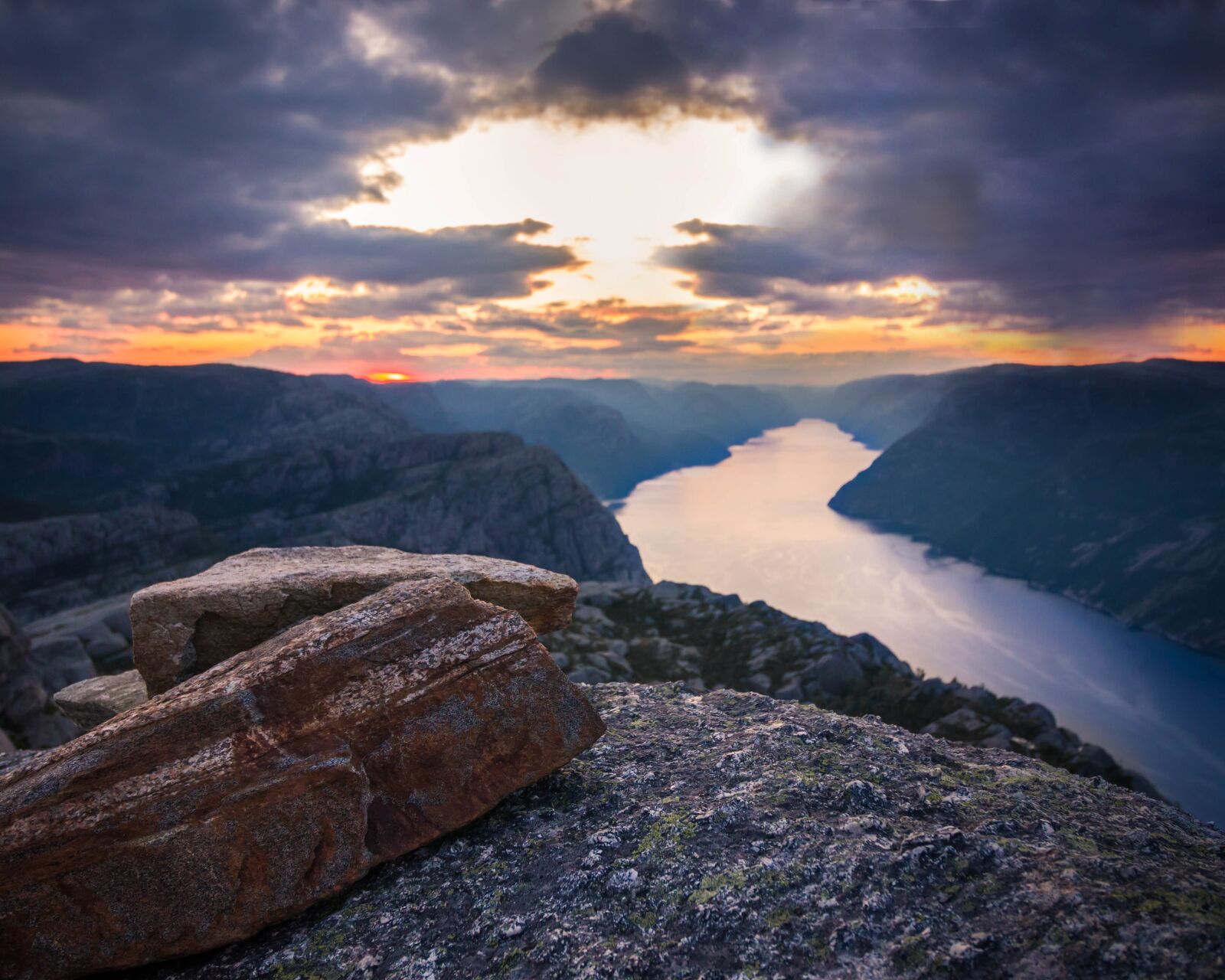Canon EOS 200D (EOS Rebel SL2 / EOS Kiss X9) sample photo. Norway, landscape, preikestolen photography