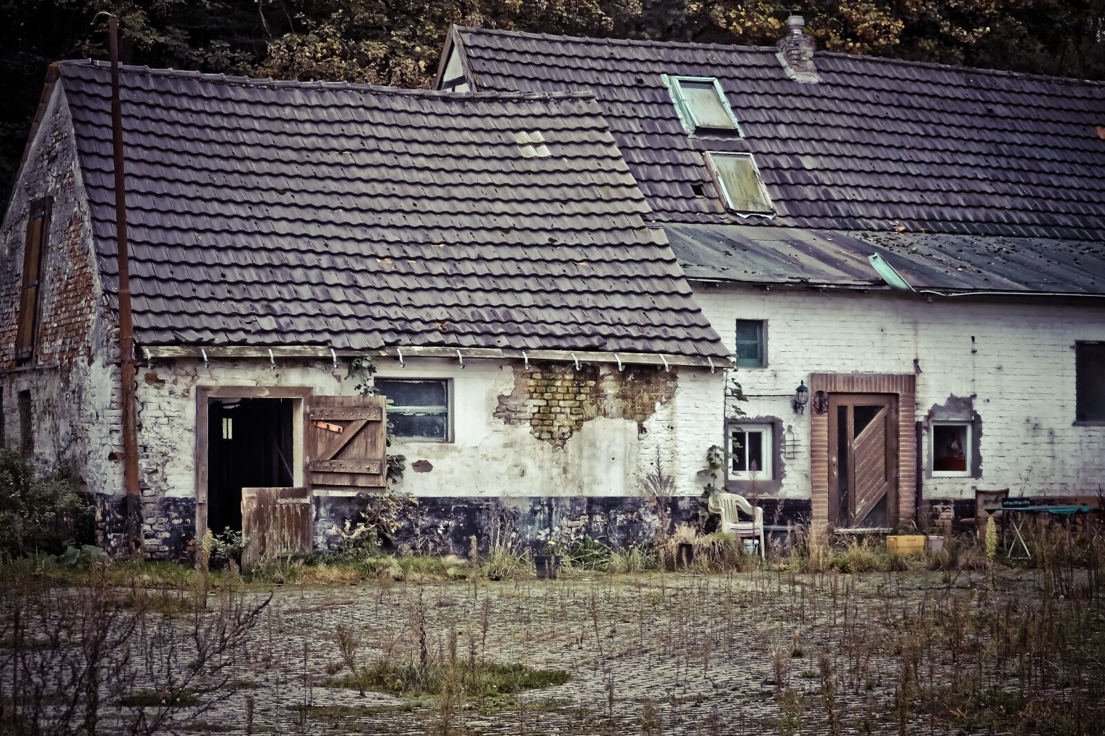 Olympus OM-D E-M10 sample photo. Lost places, building, old photography