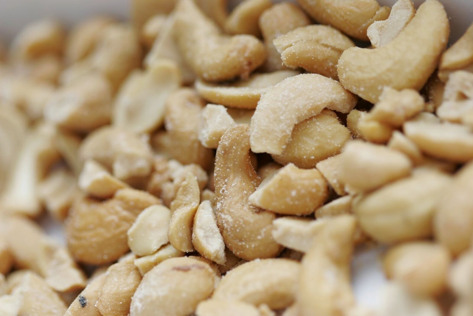Canon EOS 20D sample photo. Cashew nuts, nuts, closeup photography