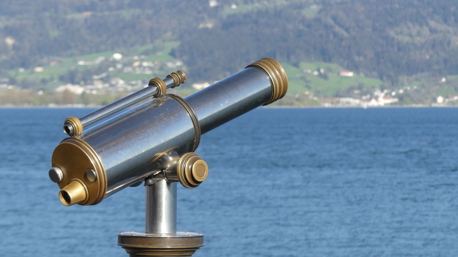 Panasonic Lumix DMC-FZ300 sample photo. Binoculars, water, view photography