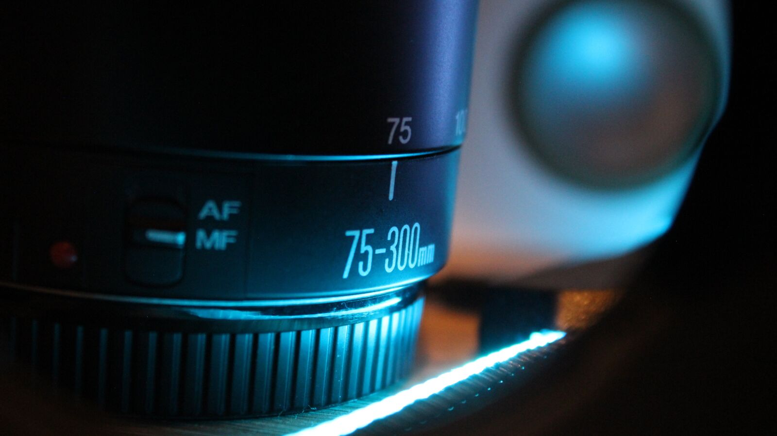 Canon EOS 600D (Rebel EOS T3i / EOS Kiss X5) sample photo. Lens, light, ice photography