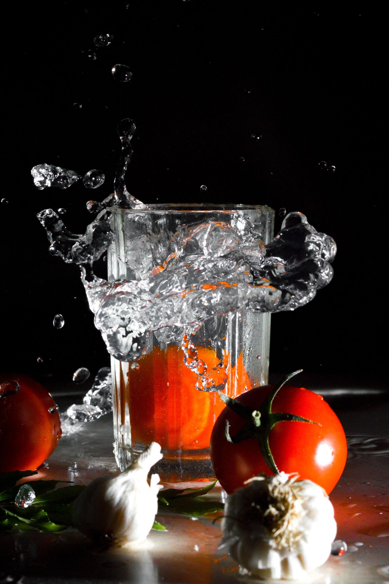 Nikon D3200 sample photo. Tomato, garlic, dark photography