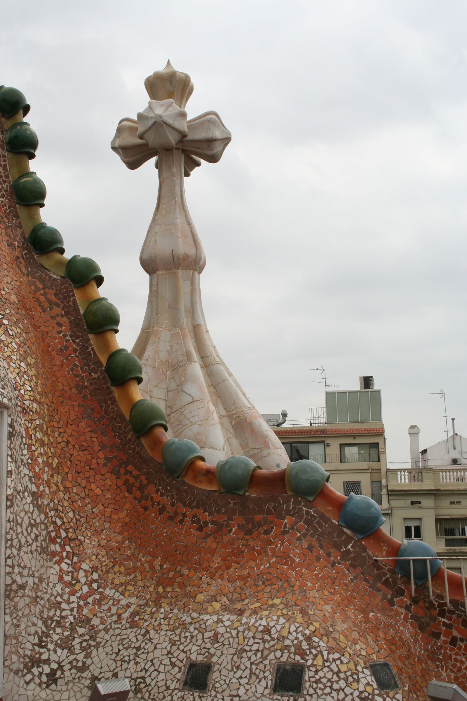 Canon EOS 350D (EOS Digital Rebel XT / EOS Kiss Digital N) sample photo. Casa batll , house photography