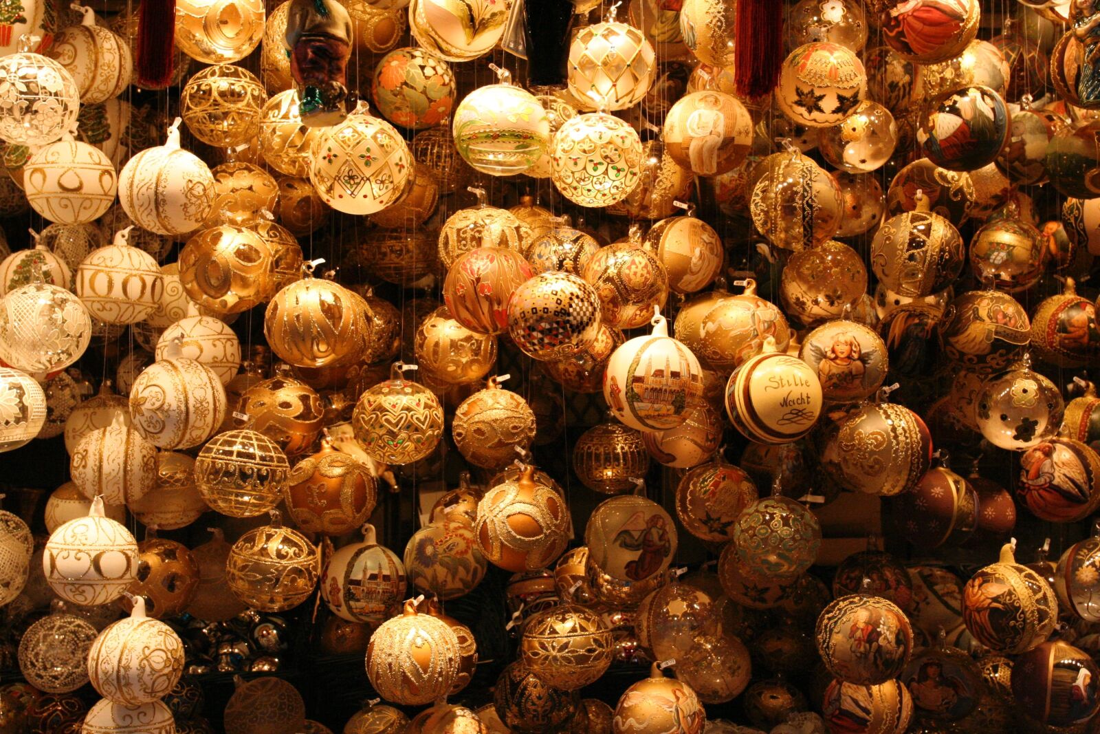 Canon EOS 350D (EOS Digital Rebel XT / EOS Kiss Digital N) sample photo. Christmas-tree decorations, ball, christmas photography