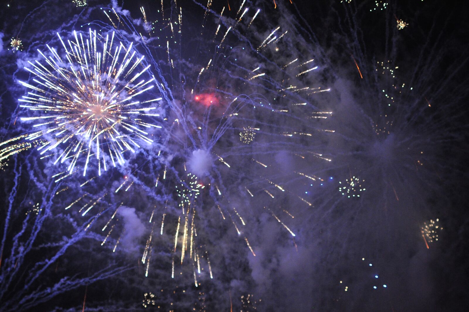Nikon D90 sample photo. Salute, sky, flashes photography