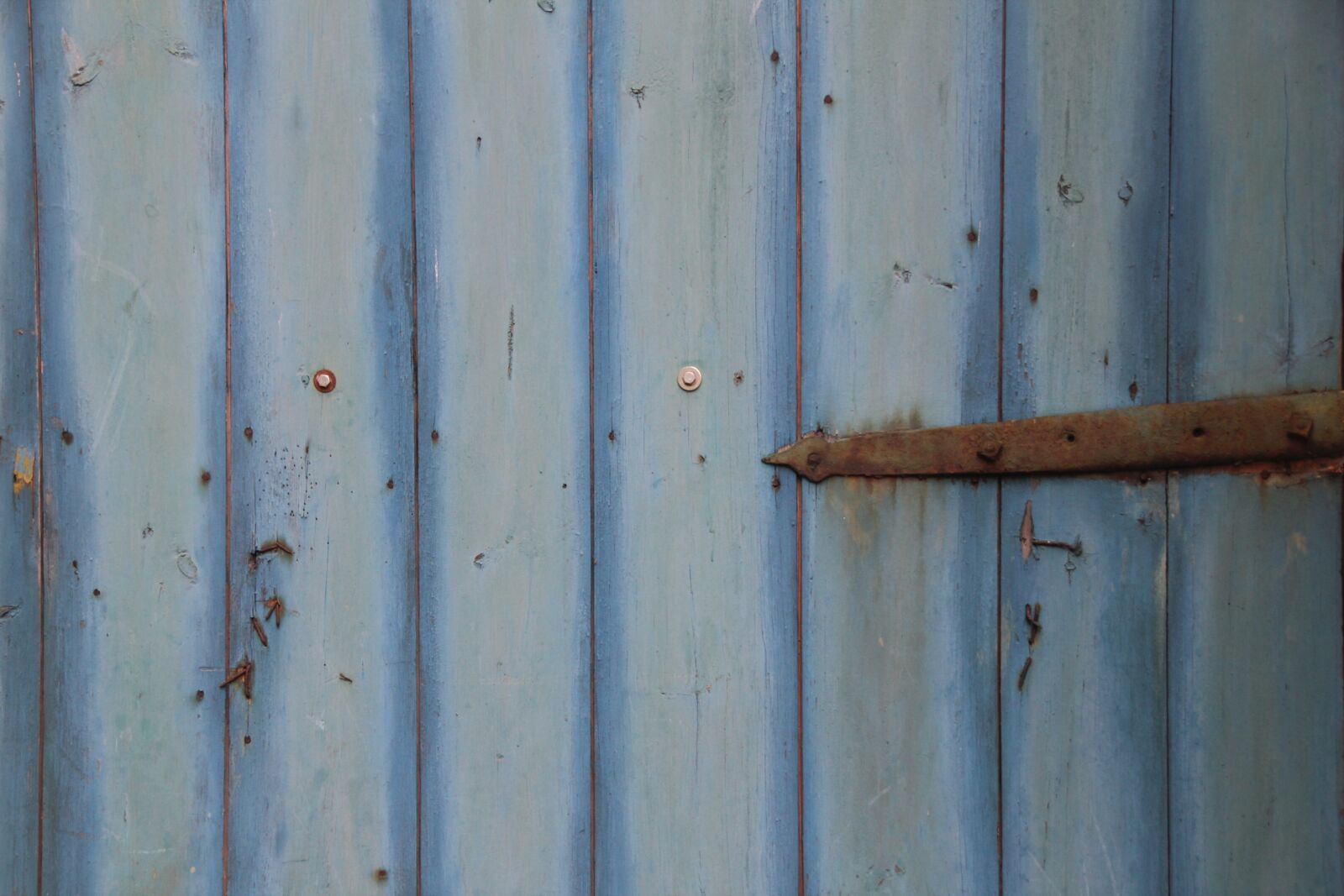 Canon EOS 550D (EOS Rebel T2i / EOS Kiss X4) sample photo. Wooden door, door, input photography