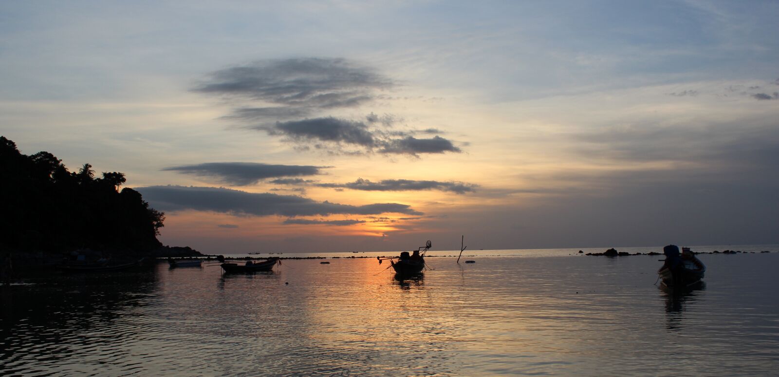 Canon EOS 600D (Rebel EOS T3i / EOS Kiss X5) sample photo. Sunset, water, dawn photography