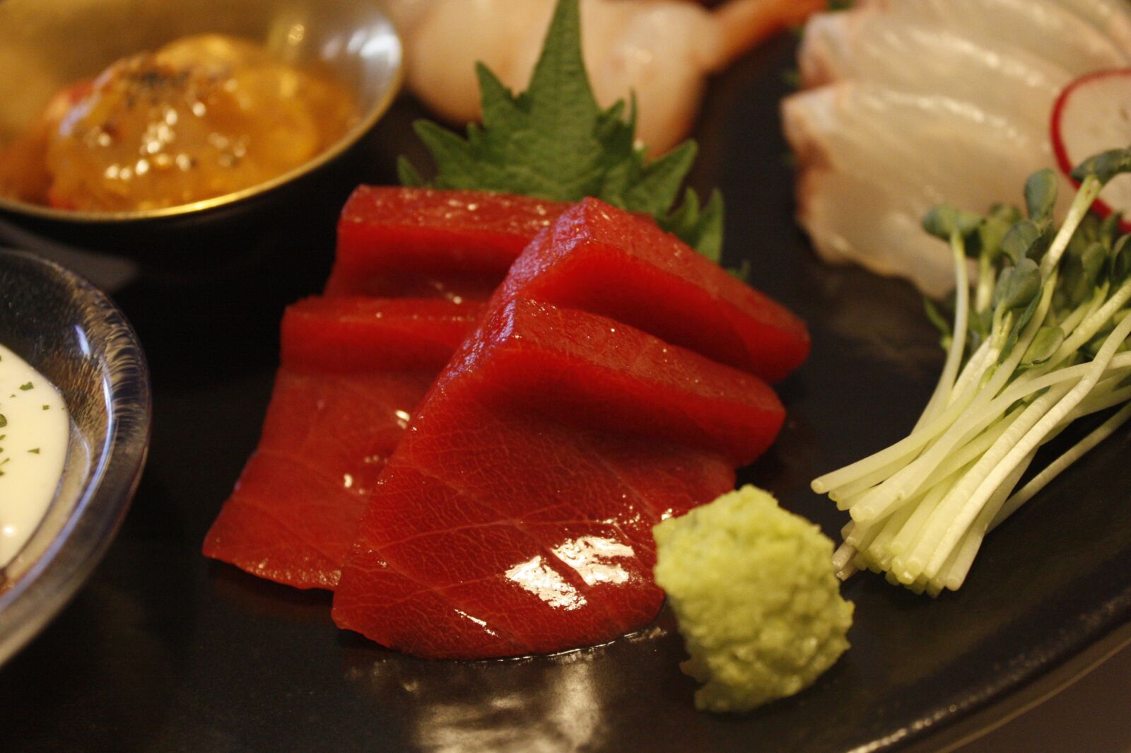 Canon EOS 450D (EOS Rebel XSi / EOS Kiss X2) sample photo. Tuna party, time, sushi photography