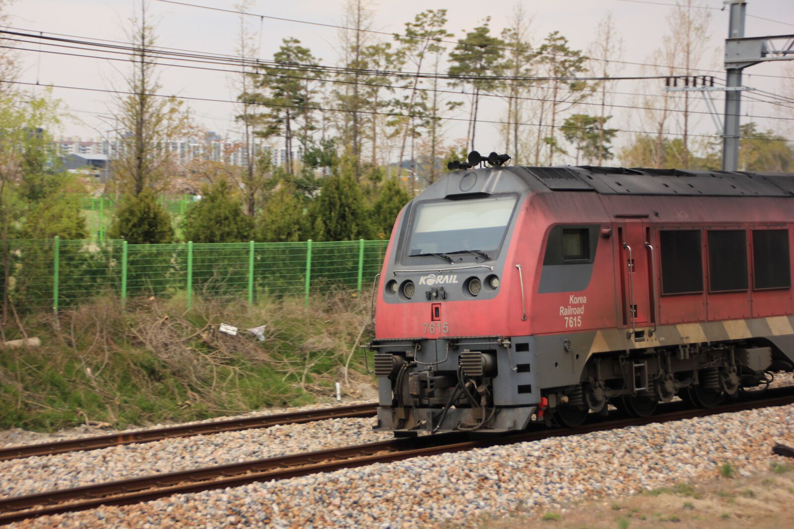 Canon EOS 600D (Rebel EOS T3i / EOS Kiss X5) sample photo. Korea, railway, transportation photography