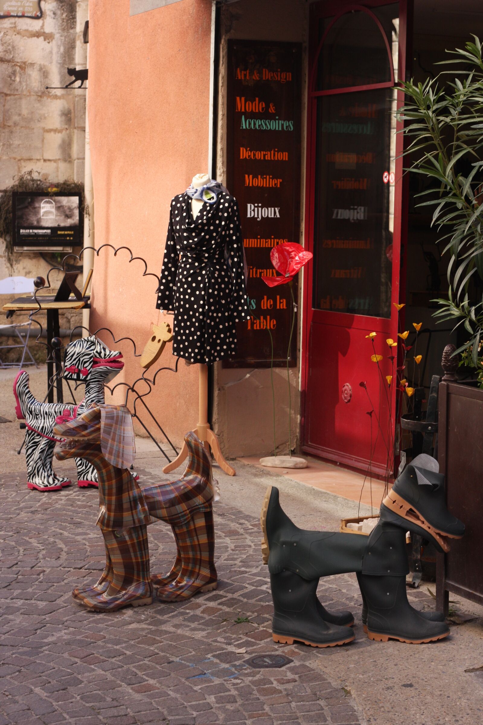 Canon EOS 40D sample photo. Dogs, gum boots, craft photography