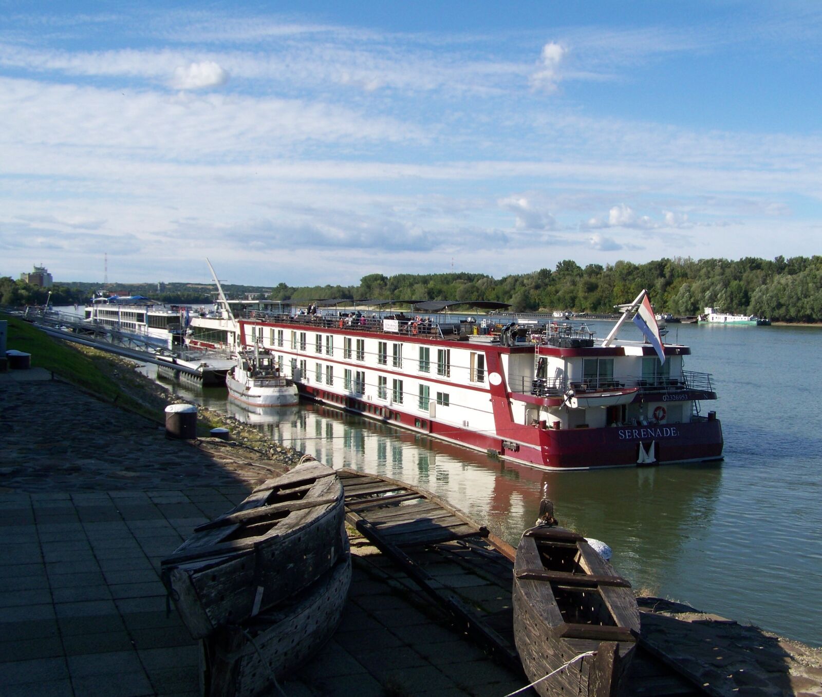 Kodak EASYSHARE ZD710 ZOOM DIGITAL CAMERA sample photo. Luxury boat, danube river photography
