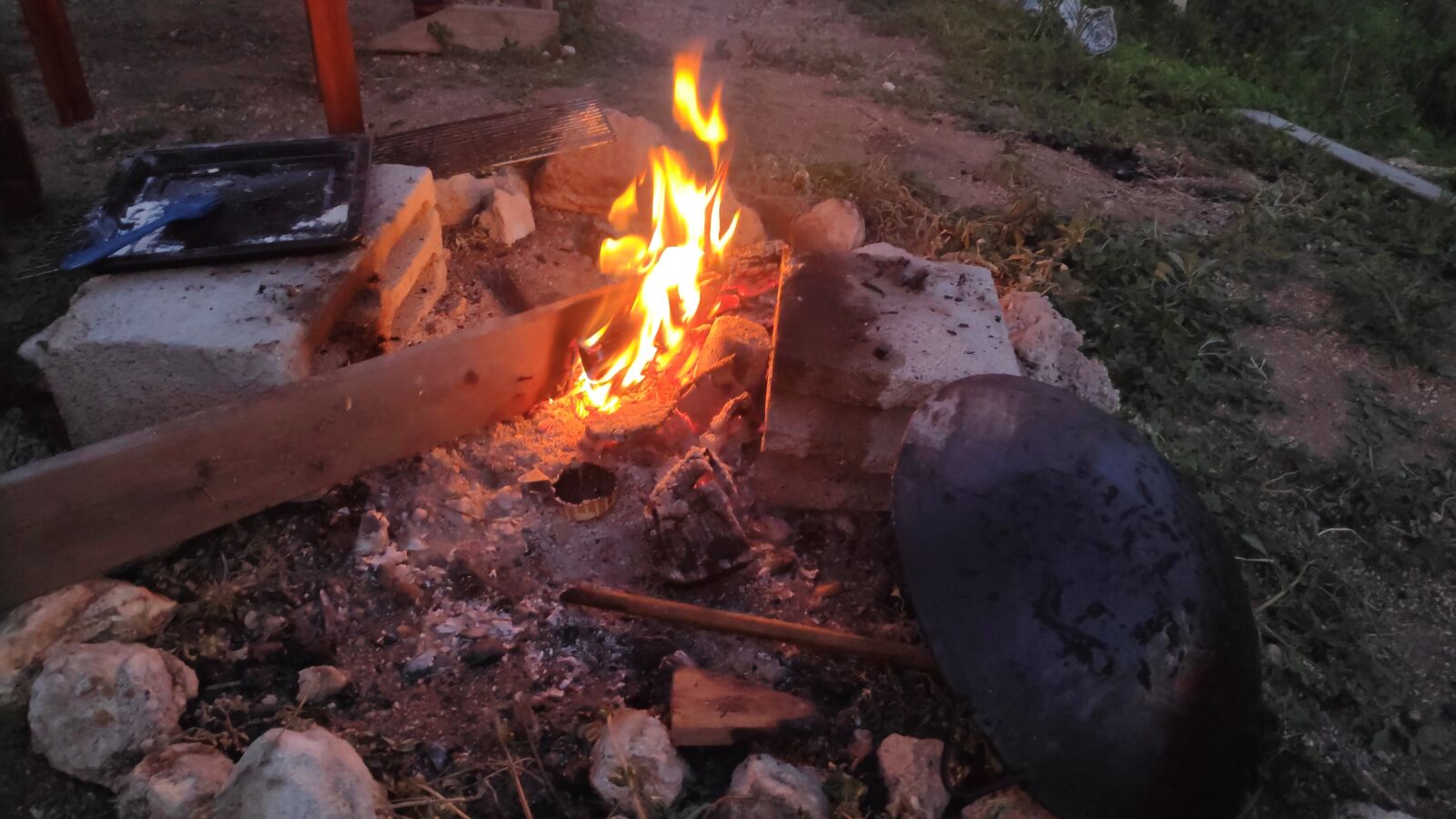 Xiaomi POCO F1 sample photo. Fire, cooking, outdoors photography