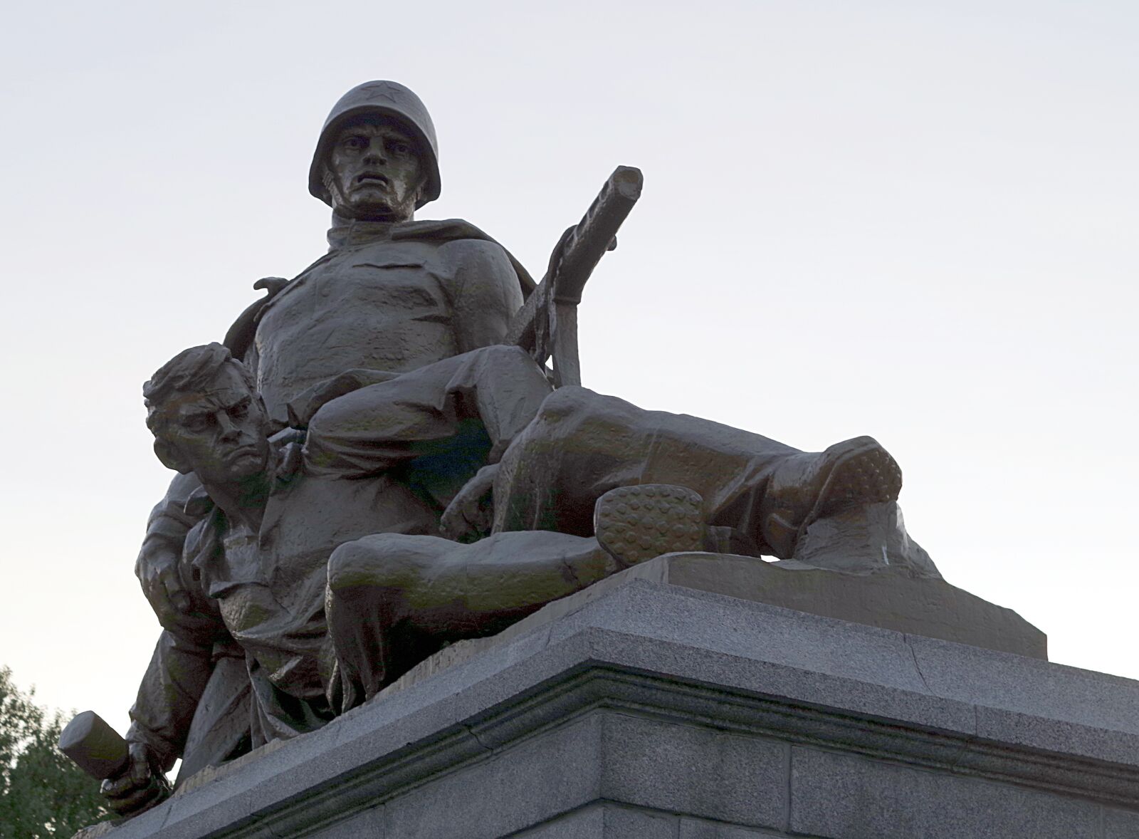 Pentax K-S2 sample photo. Monument, sculpture, soldier photography