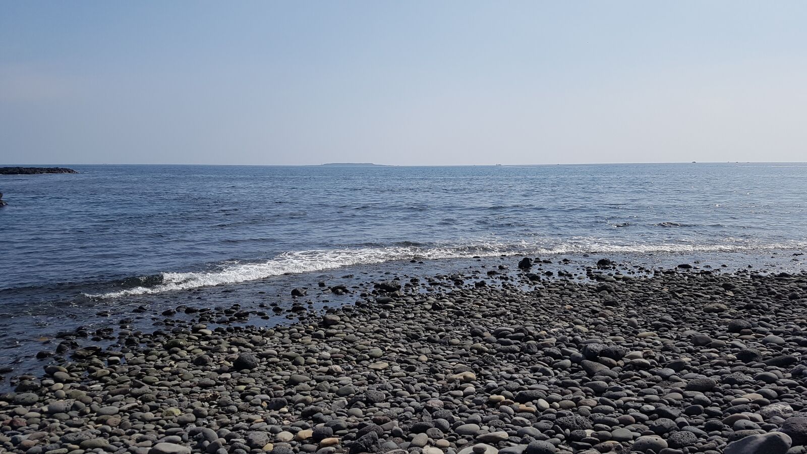 Samsung Galaxy S7 sample photo. Beach, jeju island, gravel photography